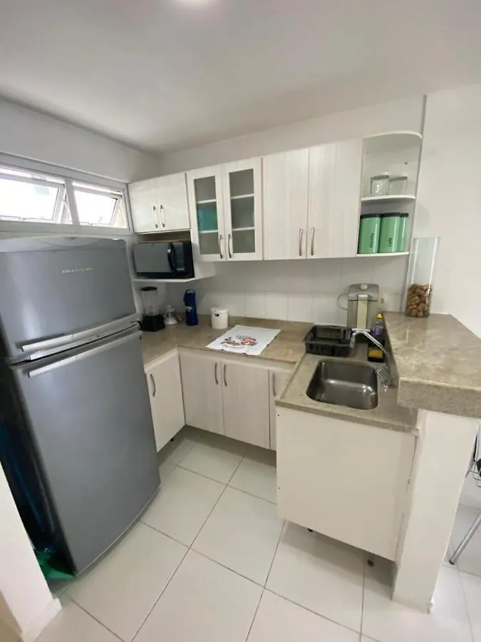 Mandai 02 suítes apt 101 MC temporadas Cabo Frío 0*,  Brasil